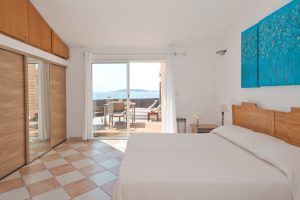 Chambre hotel plage de Cala Rossa